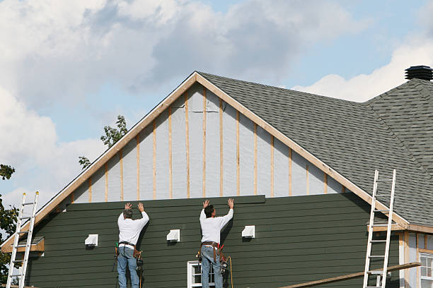 Professional Siding Replacement technician working in Massapequa Park, NY
